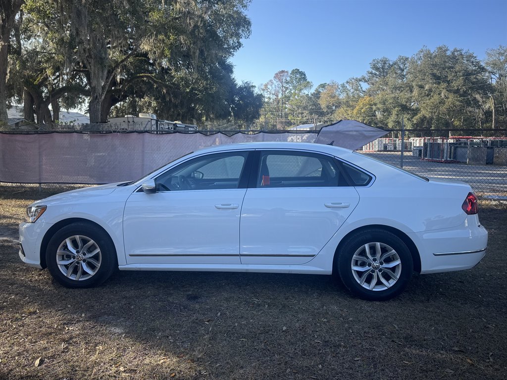 2017 Volkswagen Passat S's photo