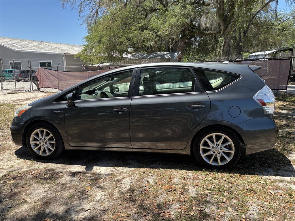 2012 Toyota Prius v Five's photo